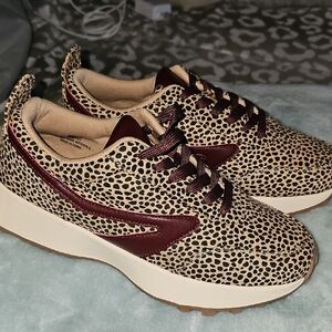 Stylish Leopard Print Women's Sneakers